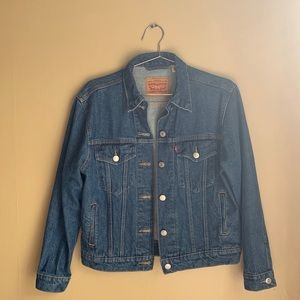 Levi’s Women’s Ex-boyfriend trucker jacket